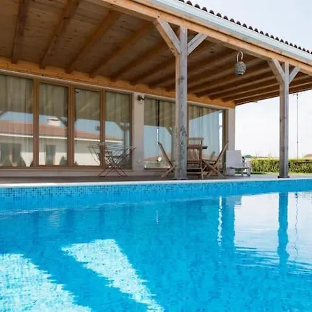 Villa Shelly With Private Pool