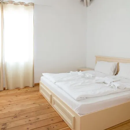 Shelly With Private Pool