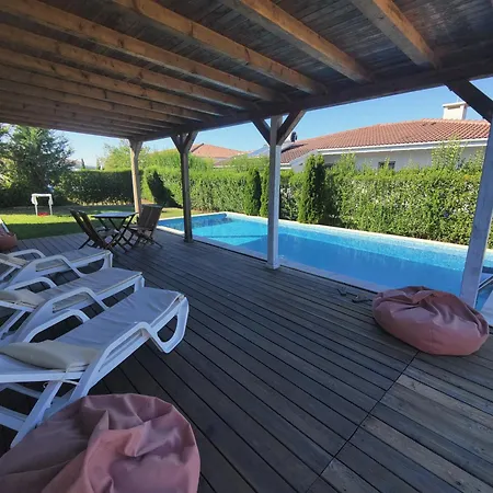 Shelly With Private Pool فيلة *